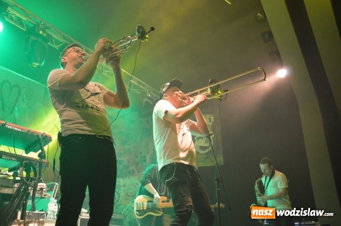 Zdjęcie w galerii na portalu naszwodzislaw.com: Tabu i Kamil Bednarek w Czyżowicach! Zagrali dla szesnastoletniego Tymka wiadomości z regionu