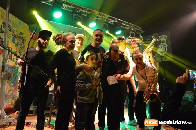 Zdjęcie w galerii na portalu naszwodzislaw.com: Tabu i Kamil Bednarek w Czyżowicach! Zagrali dla szesnastoletniego Tymka wiadomości z regionu
