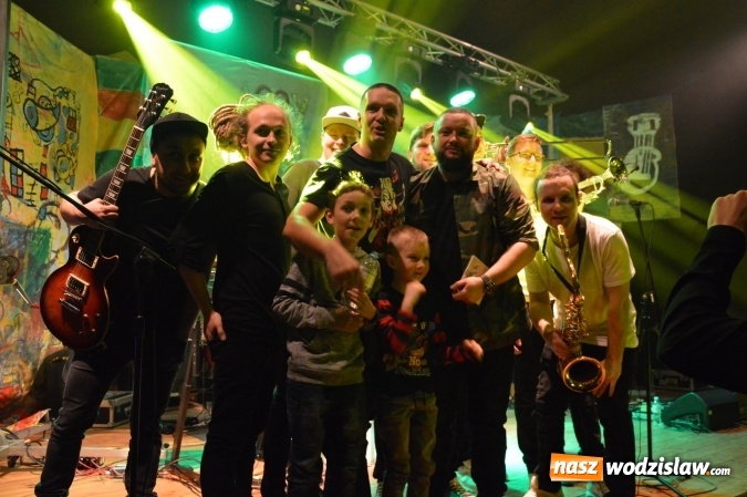 Zdjęcie w galerii na portalu naszwodzislaw.com: Tabu i Kamil Bednarek w Czyżowicach! Zagrali dla szesnastoletniego Tymka wiadomości z regionu