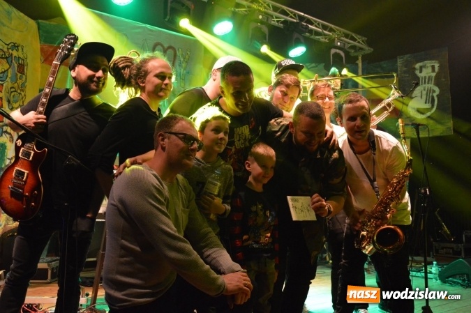 Zdjęcie w galerii na portalu naszwodzislaw.com: Tabu i Kamil Bednarek w Czyżowicach! Zagrali dla szesnastoletniego Tymka wiadomości z regionu