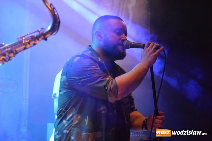 Zdjęcie w galerii na portalu naszwodzislaw.com: Tabu i Kamil Bednarek w Czyżowicach! Zagrali dla szesnastoletniego Tymka wiadomości z regionu