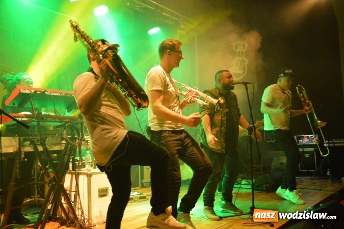 Zdjęcie w galerii na portalu naszwodzislaw.com: Tabu i Kamil Bednarek w Czyżowicach! Zagrali dla szesnastoletniego Tymka wiadomości z regionu