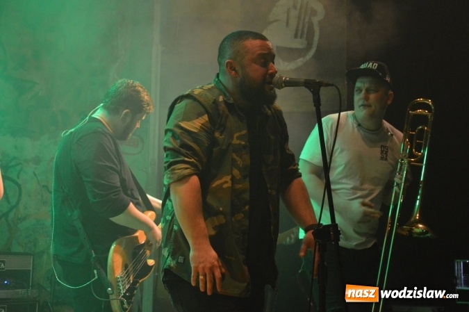 Zdjęcie w galerii na portalu naszwodzislaw.com: Tabu i Kamil Bednarek w Czyżowicach! Zagrali dla szesnastoletniego Tymka wiadomości z regionu