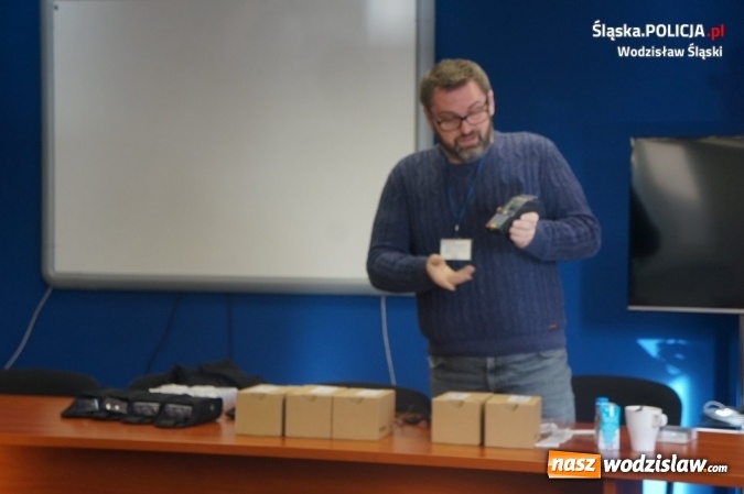 Zdjęcie w galerii na portalu naszwodzislaw.com: Za mandat zapłacisz kartą. Wodzisławska policja otrzymała terminale płatnicze   wiadomości z regionu
