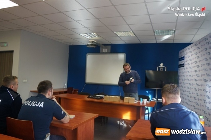 Zdjęcie w galerii na portalu naszwodzislaw.com: Za mandat zapłacisz kartą. Wodzisławska policja otrzymała terminale płatnicze   wiadomości z regionu