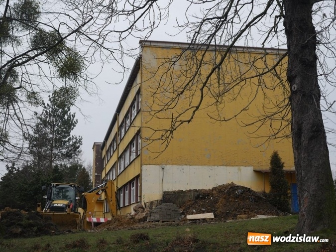 Zdjęcie w galerii na portalu naszwodzislaw.com: Trwa termomodernizacja budynku SP nr 3  wiadomości z regionu