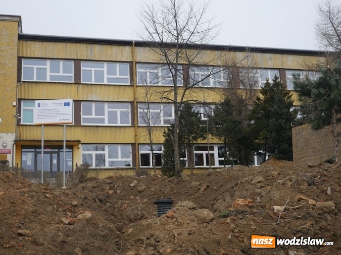 Zdjęcie w galerii na portalu naszwodzislaw.com: Trwa termomodernizacja budynku SP nr 3  wiadomości z regionu
