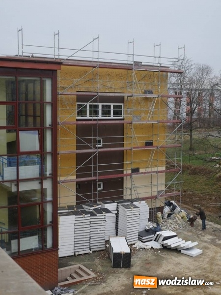 Zdjęcie w galerii na portalu naszwodzislaw.com: Trwa termomodernizacja budynku SP nr 3  wiadomości z regionu