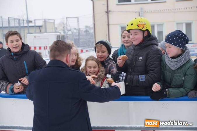 Zdjęcie w galerii na portalu naszwodzislaw.com: Prezydent Kieca rozdawał pączki  wiadomości z regionu