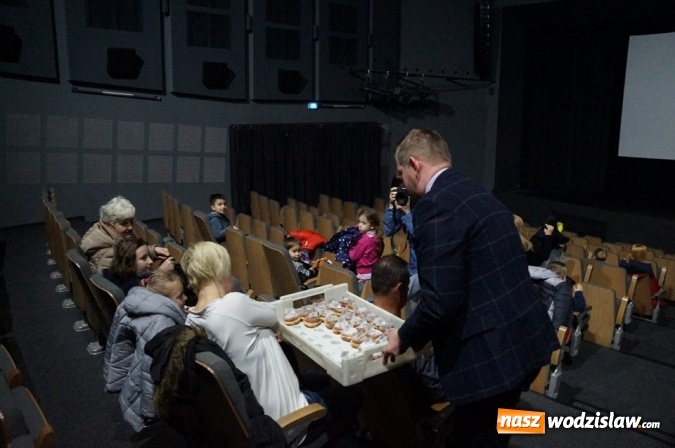 Zdjęcie w galerii na portalu naszwodzislaw.com: Prezydent Kieca rozdawał pączki  wiadomości z regionu
