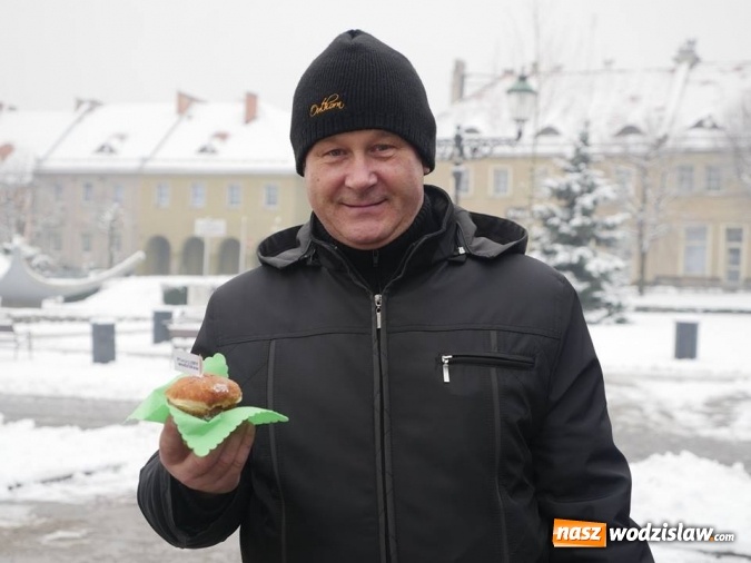 Zdjęcie w galerii na portalu naszwodzislaw.com: Prezydent Kieca rozdawał pączki  wiadomości z regionu