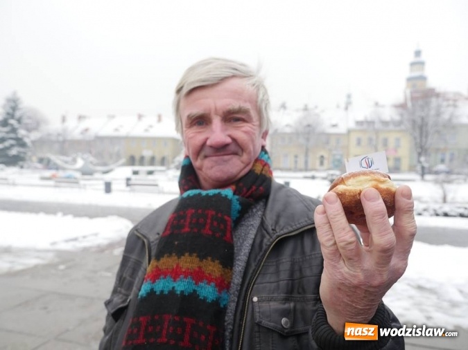 Zdjęcie w galerii na portalu naszwodzislaw.com: Prezydent Kieca rozdawał pączki  wiadomości z regionu