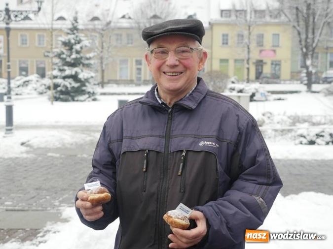 Zdjęcie w galerii na portalu naszwodzislaw.com: Prezydent Kieca rozdawał pączki  wiadomości z regionu