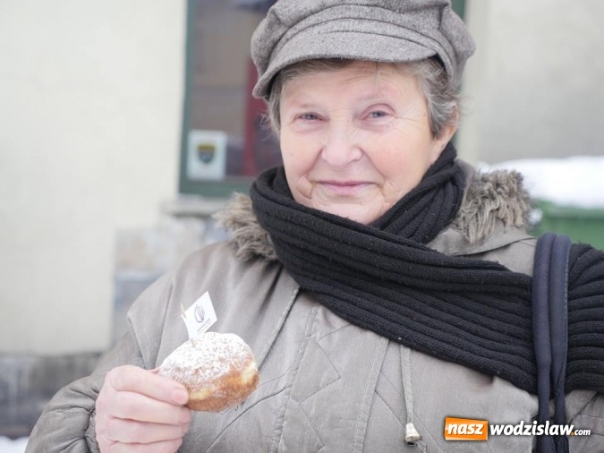 Zdjęcie w galerii na portalu naszwodzislaw.com: Prezydent Kieca rozdawał pączki  wiadomości z regionu