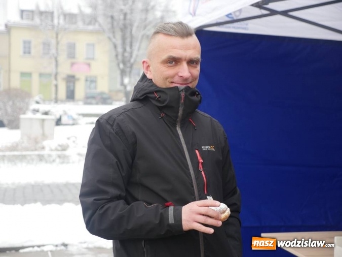 Zdjęcie w galerii na portalu naszwodzislaw.com: Prezydent Kieca rozdawał pączki  wiadomości z regionu