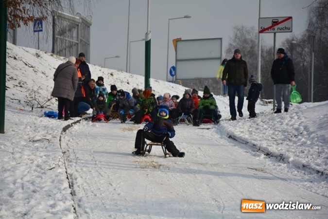 Zdjęcie w galerii na portalu naszwodzislaw.com: Zawody saneczkarskie w Rodzinnym Parku Rozrywki. FOTO  wiadomości z regionu