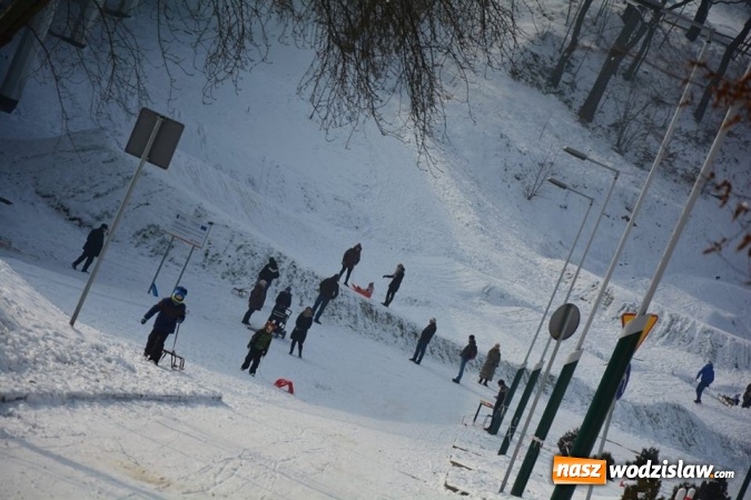 Zdjęcie w galerii na portalu naszwodzislaw.com: Zawody saneczkarskie w Rodzinnym Parku Rozrywki. FOTO  wiadomości z regionu