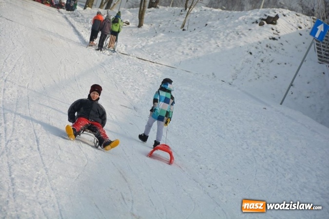 Zdjęcie w galerii na portalu naszwodzislaw.com: Zawody saneczkarskie w Rodzinnym Parku Rozrywki. FOTO  wiadomości z regionu