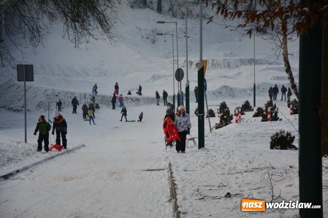 Zdjęcie w galerii na portalu naszwodzislaw.com: Zawody saneczkarskie w Rodzinnym Parku Rozrywki. FOTO  wiadomości z regionu