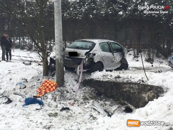 Zdjęcie w galerii na portalu naszwodzislaw.com: Nadmierna prędkość przyczyną zdarzenia. Kierowca sobotniego wypadku w szpitalu, jego stan jest ciężki  wiadomości z regionu