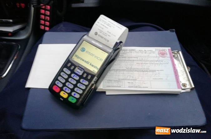 Zdjęcie w galerii na portalu naszwodzislaw.com: Drogówka już z terminalami. Pierwsze osoby zapłaciły za mandat kartą  wiadomości z regionu