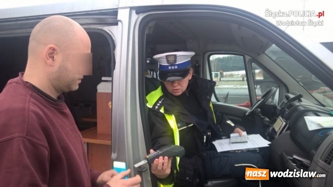 Zdjęcie w galerii na portalu naszwodzislaw.com: Drogówka już z terminalami. Pierwsze osoby zapłaciły za mandat kartą  wiadomości z regionu