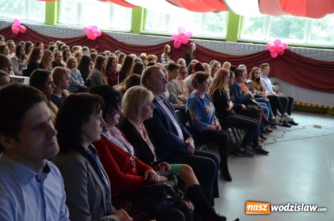 Zdjęcie w galerii na portalu naszwodzislaw.com: W Ekonomiku zagrali i zatańczyli dla małej Kornelki wiadomości z regionu