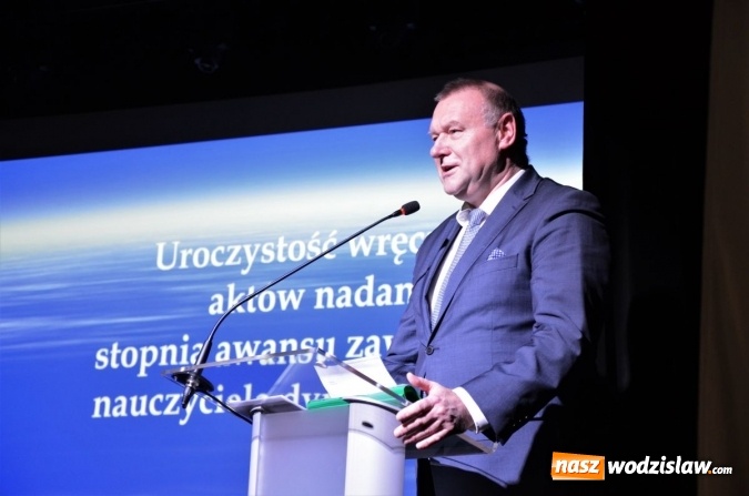 Zdjęcie w galerii na portalu naszwodzislaw.com: Awanse nauczycieli z terenu powiatu wiadomości z regionu
