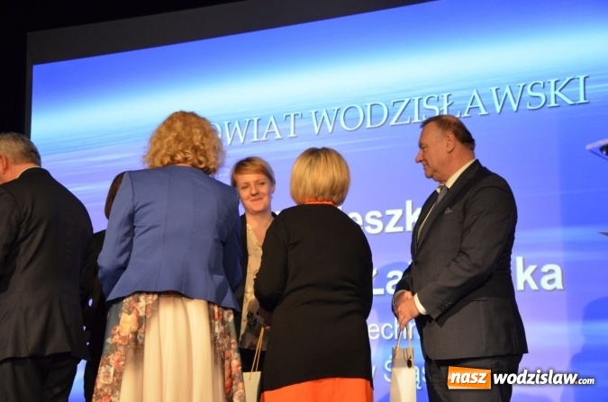 Zdjęcie w galerii na portalu naszwodzislaw.com: Awanse nauczycieli z terenu powiatu wiadomości z regionu