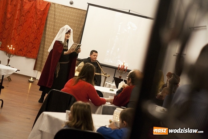 Zdjęcie w galerii na portalu naszwodzislaw.com: Średniowieczny klimat w Muzeum. Nieśli pomoc Wiktorii  wiadomości z regionu