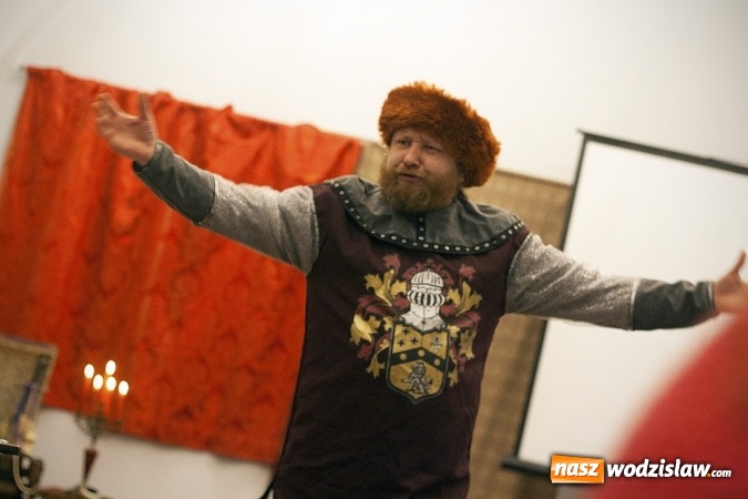 Zdjęcie w galerii na portalu naszwodzislaw.com: Średniowieczny klimat w Muzeum. Nieśli pomoc Wiktorii  wiadomości z regionu