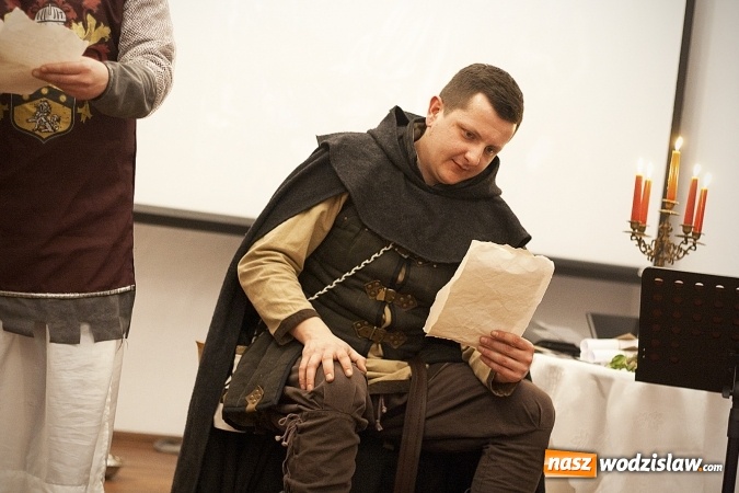Zdjęcie w galerii na portalu naszwodzislaw.com: Średniowieczny klimat w Muzeum. Nieśli pomoc Wiktorii  wiadomości z regionu
