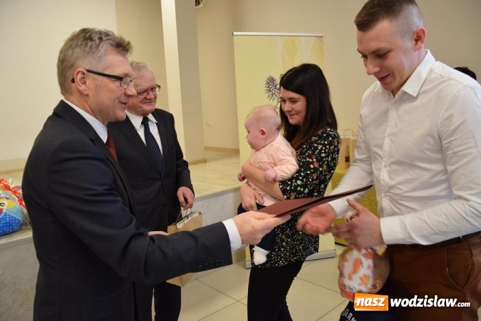 Zdjęcie w galerii na portalu naszwodzislaw.com: Sówki rozdane! Spotkanie z najmłodszymi mieszkańcami Gminy Mszana wiadomości z regionu