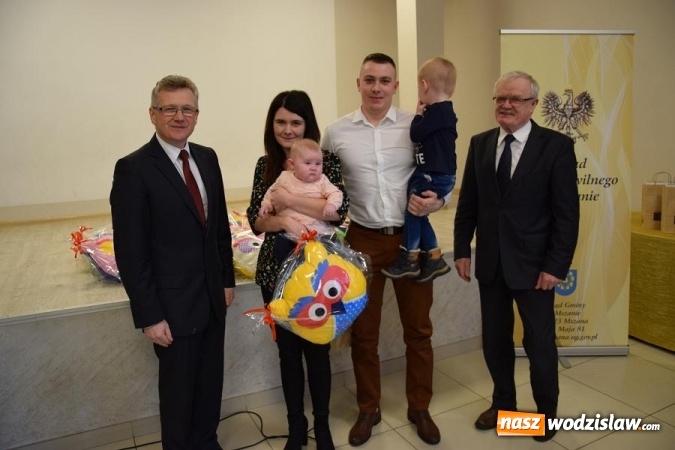 Zdjęcie w galerii na portalu naszwodzislaw.com: Sówki rozdane! Spotkanie z najmłodszymi mieszkańcami Gminy Mszana wiadomości z regionu