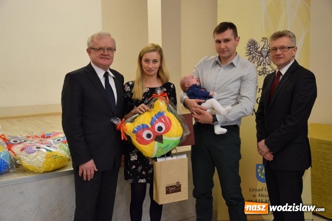 Zdjęcie w galerii na portalu naszwodzislaw.com: Sówki rozdane! Spotkanie z najmłodszymi mieszkańcami Gminy Mszana wiadomości z regionu