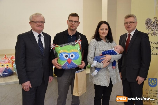 Zdjęcie w galerii na portalu naszwodzislaw.com: Sówki rozdane! Spotkanie z najmłodszymi mieszkańcami Gminy Mszana wiadomości z regionu