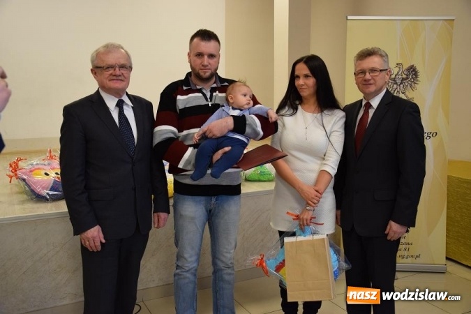 Zdjęcie w galerii na portalu naszwodzislaw.com: Sówki rozdane! Spotkanie z najmłodszymi mieszkańcami Gminy Mszana wiadomości z regionu