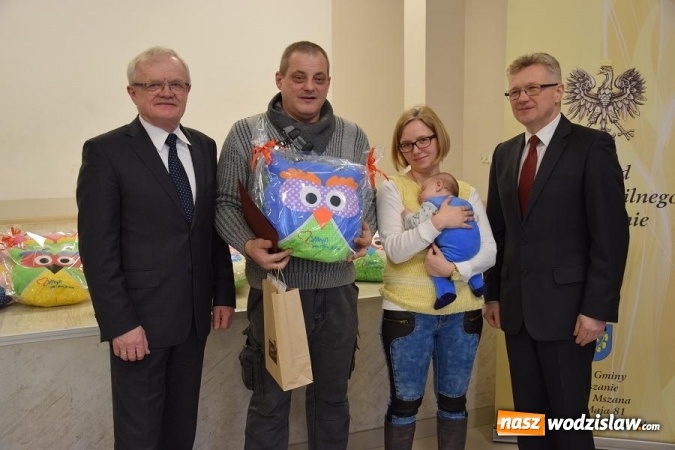 Zdjęcie w galerii na portalu naszwodzislaw.com: Sówki rozdane! Spotkanie z najmłodszymi mieszkańcami Gminy Mszana wiadomości z regionu