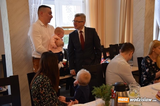 Zdjęcie w galerii na portalu naszwodzislaw.com: Sówki rozdane! Spotkanie z najmłodszymi mieszkańcami Gminy Mszana wiadomości z regionu