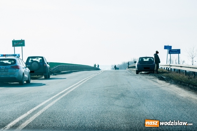 Zdjęcie w galerii na portalu naszwodzislaw.com: Młody mężczyzna chciał skoczyć z mostu na trasie Krzyżanowice-Buków wiadomości z regionu