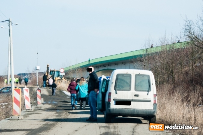 Zdjęcie w galerii na portalu naszwodzislaw.com: Młody mężczyzna chciał skoczyć z mostu na trasie Krzyżanowice-Buków wiadomości z regionu