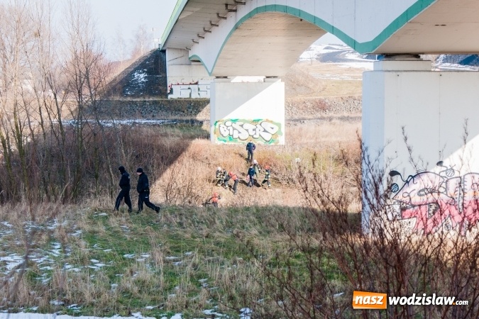 Zdjęcie w galerii na portalu naszwodzislaw.com: Młody mężczyzna chciał skoczyć z mostu na trasie Krzyżanowice-Buków wiadomości z regionu