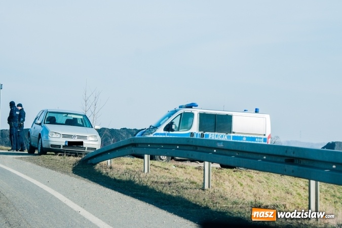 Zdjęcie w galerii na portalu naszwodzislaw.com: Młody mężczyzna chciał skoczyć z mostu na trasie Krzyżanowice-Buków wiadomości z regionu