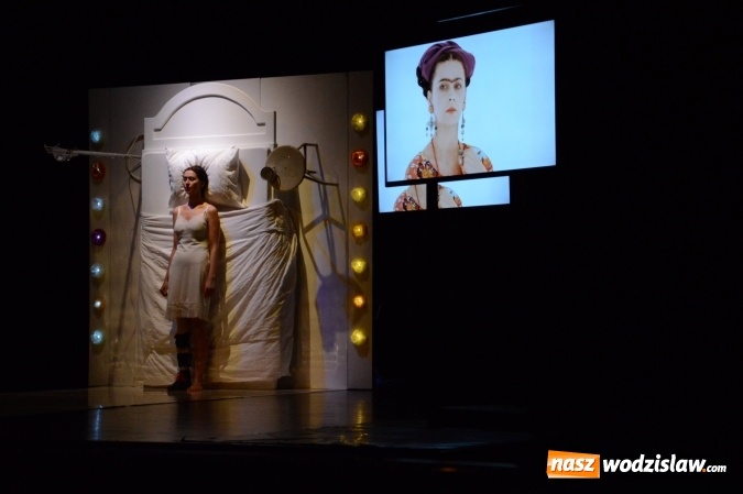 Zdjęcie w galerii na portalu naszwodzislaw.com: Historia Fridy Kahlo przeniesiona na deski rydułtowskiego teatru wiadomości z regionu
