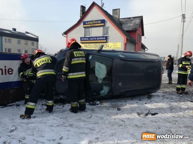 Zdjęcie w galerii na portalu naszwodzislaw.com: Kolizja na Raciborskiej. Zderzyły się osobówki. ZDJĘCIA  wiadomości z regionu