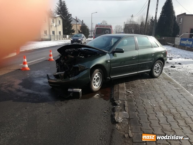 Zdjęcie w galerii na portalu naszwodzislaw.com: Kolizja na Raciborskiej. Zderzyły się osobówki. ZDJĘCIA  wiadomości z regionu