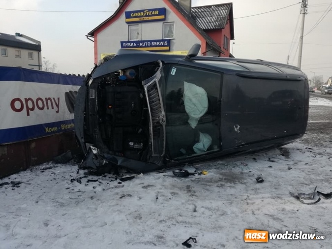 Zdjęcie w galerii na portalu naszwodzislaw.com: Kolizja na Raciborskiej. Zderzyły się osobówki. ZDJĘCIA  wiadomości z regionu