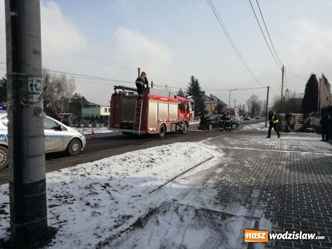Zdjęcie w galerii na portalu naszwodzislaw.com: Kolizja na Raciborskiej. Zderzyły się osobówki. ZDJĘCIA  wiadomości z regionu