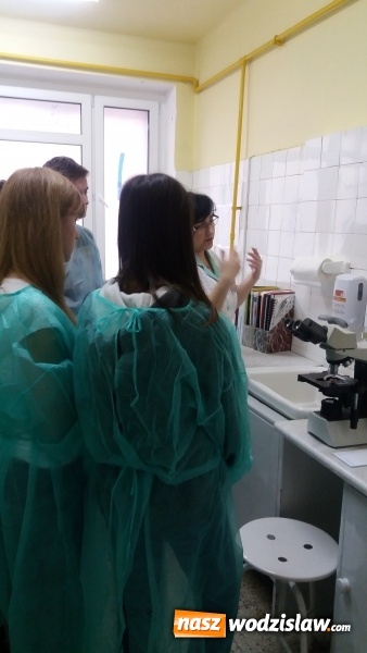 Zdjęcie w galerii na portalu naszwodzislaw.com: Młodzież z Tischnera w szpitalu wiadomości z regionu