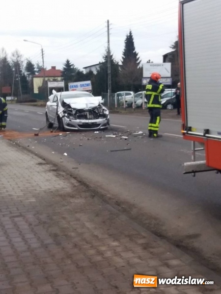 Zdjęcie w galerii na portalu naszwodzislaw.com: Wodzisław, Pszowska: Kolejne groźne zderzenie. Jedna osoba ranna  wiadomości z regionu